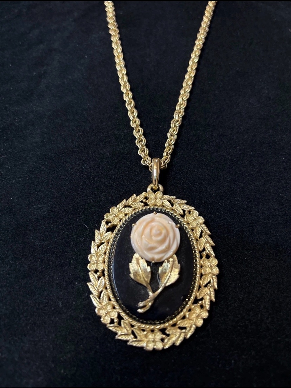 Vintage AVON Gold Toned Necklace Pink Rose Cameo Pendant w Mirrored Back -30inch